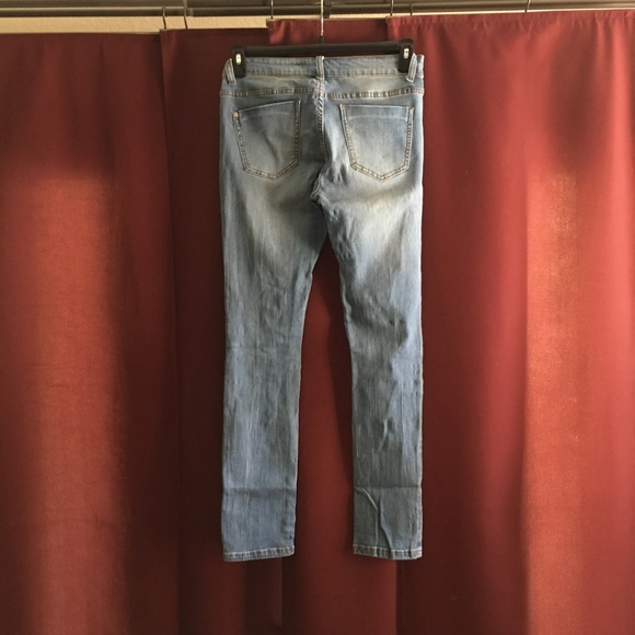 Fashion Nova Size 9 - Ripped Skinny Jeans - Picture 3 of 4